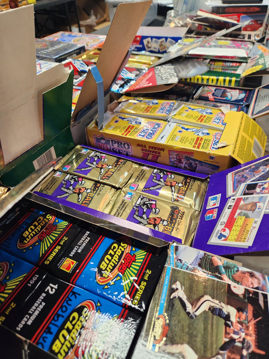 Lot of 100 Vintage MLB BASEBALL cards in unopened packs.