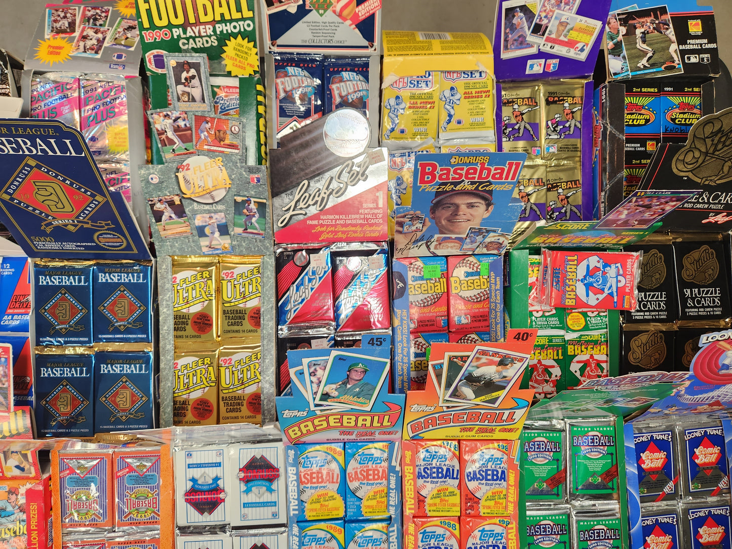 Lot of 100 Vintage MLB BASEBALL cards in unopened packs.